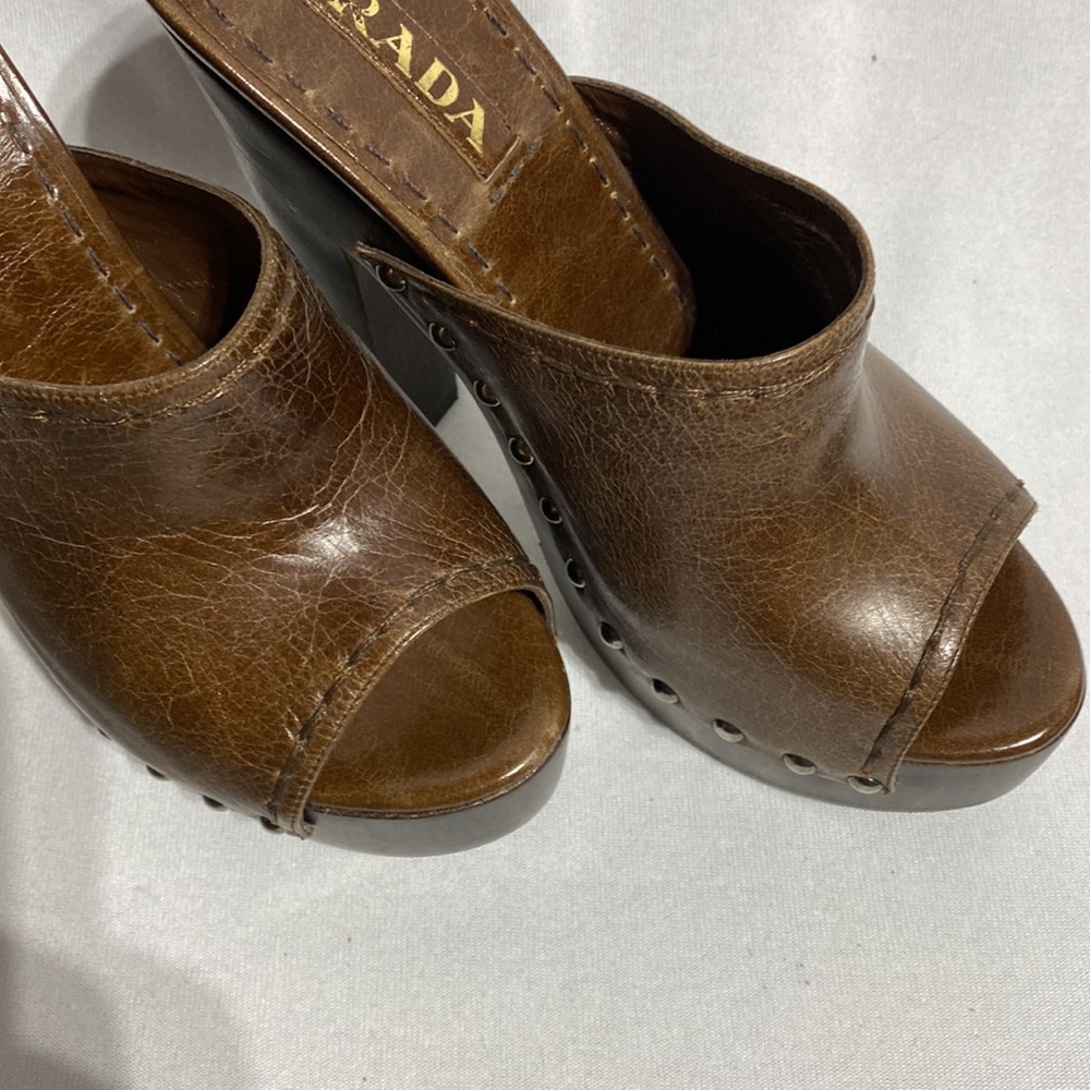 Prada - Picture 2 of 7